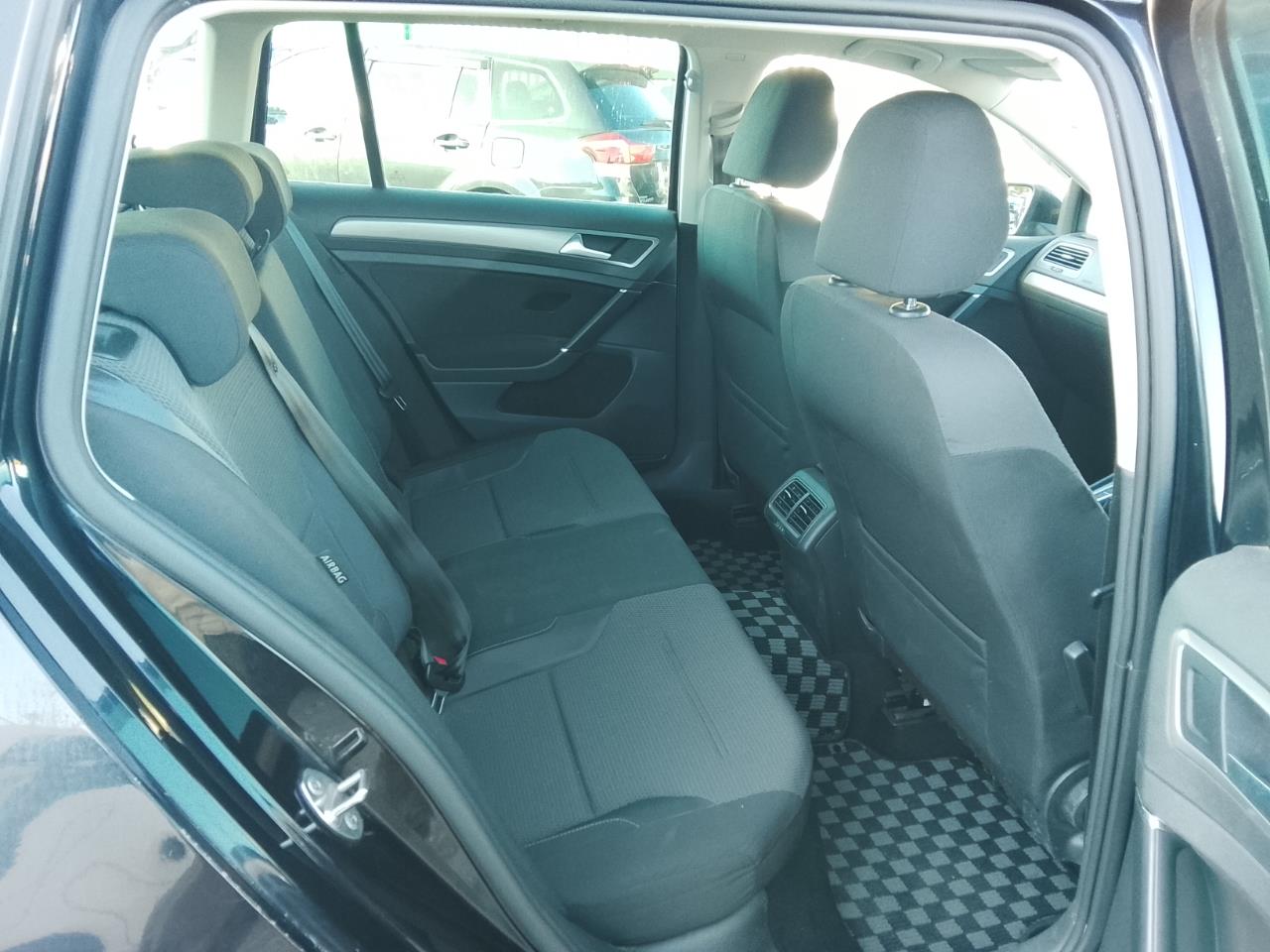 2014 Volkswagen Golf thumbnail