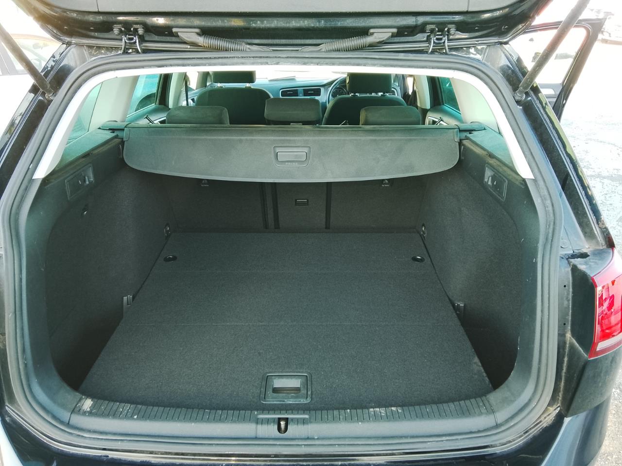 2014 Volkswagen Golf thumbnail