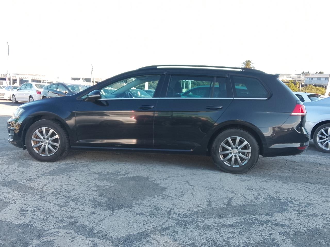 2014 Volkswagen Golf thumbnail