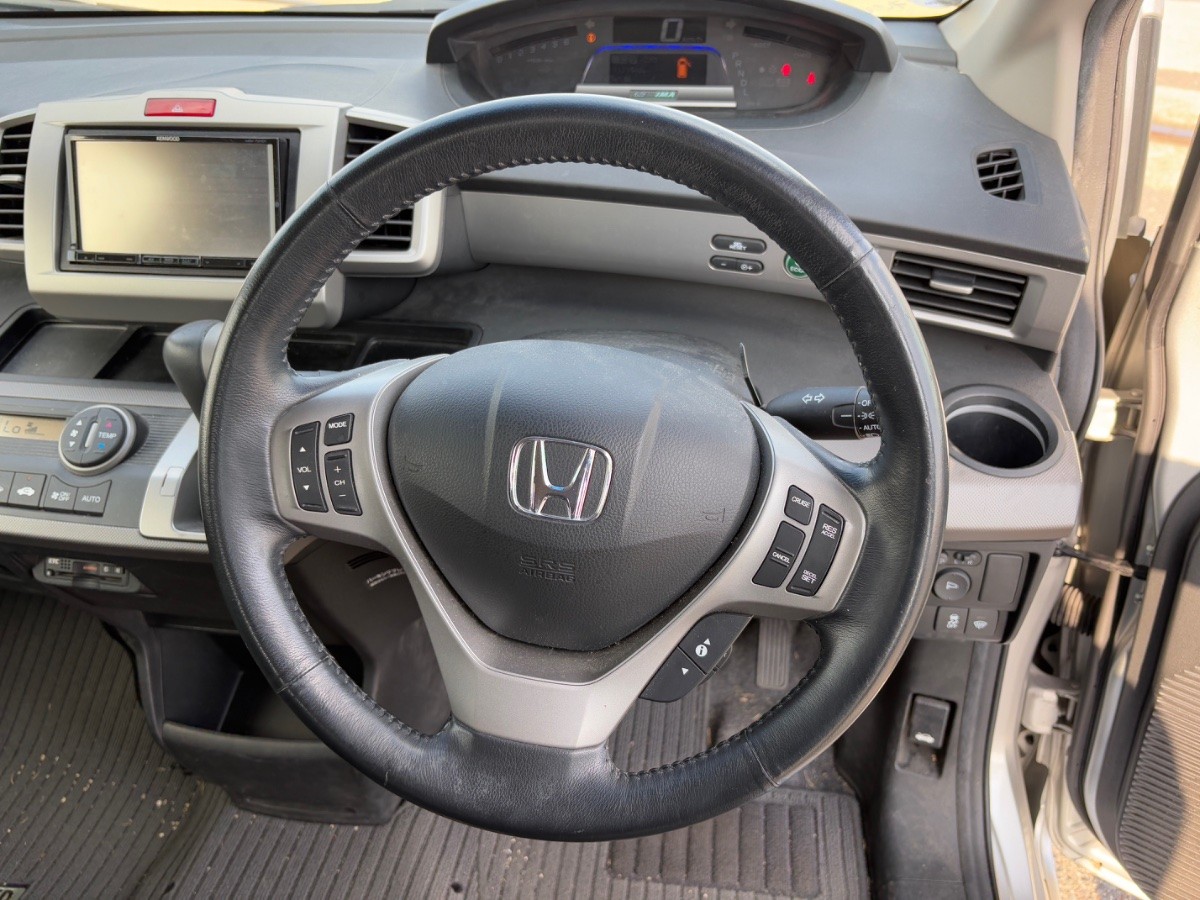 2013 Honda Freed thumbnail