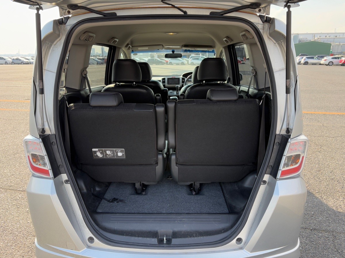 2013 Honda Freed thumbnail