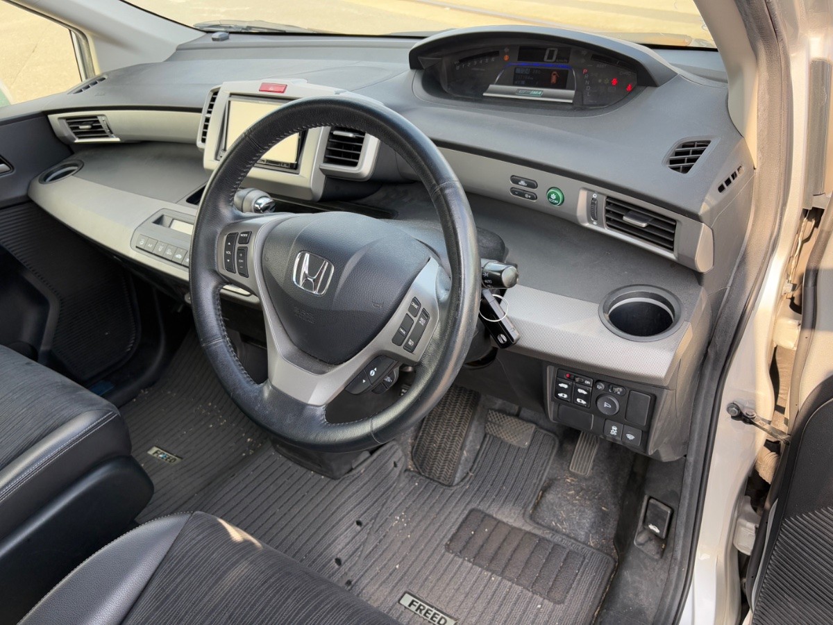 2013 Honda Freed thumbnail