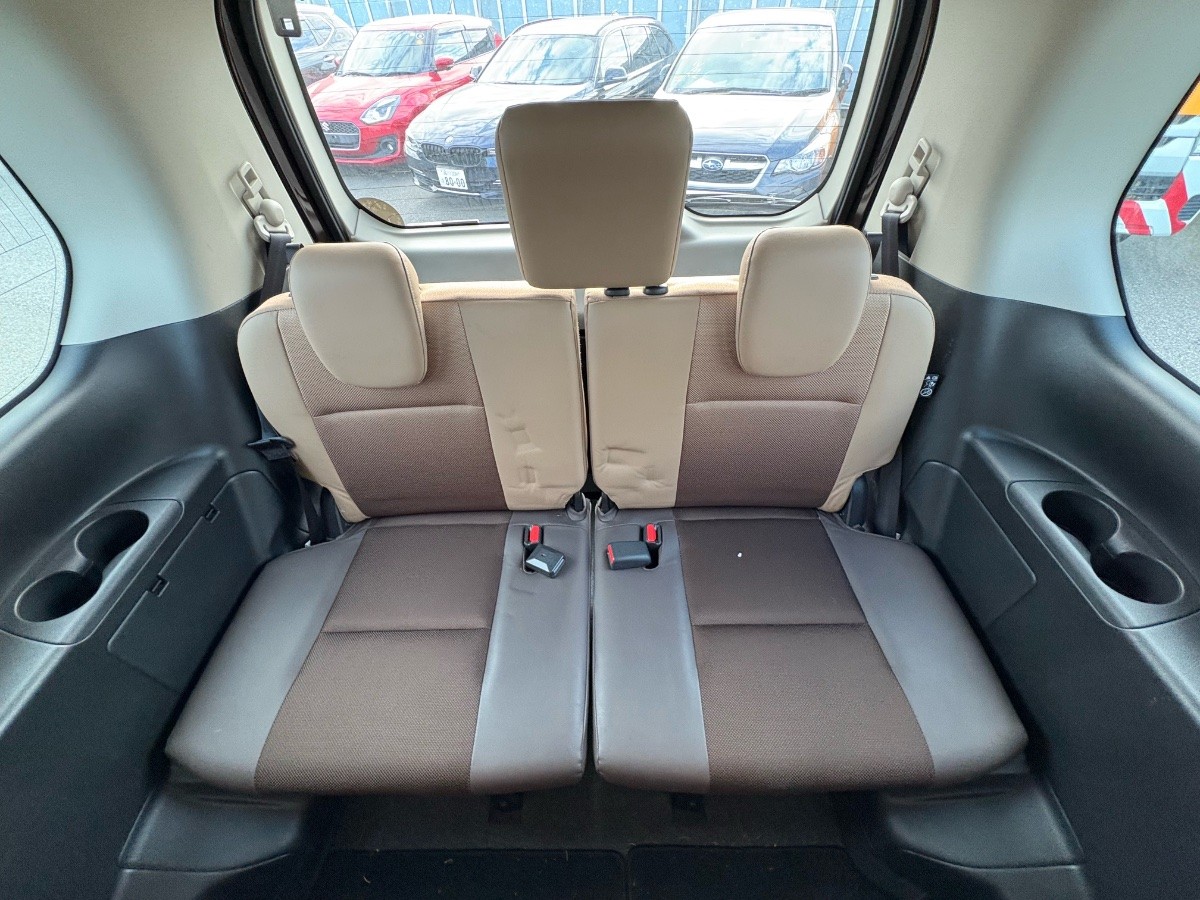 2016 Nissan Serena thumbnail