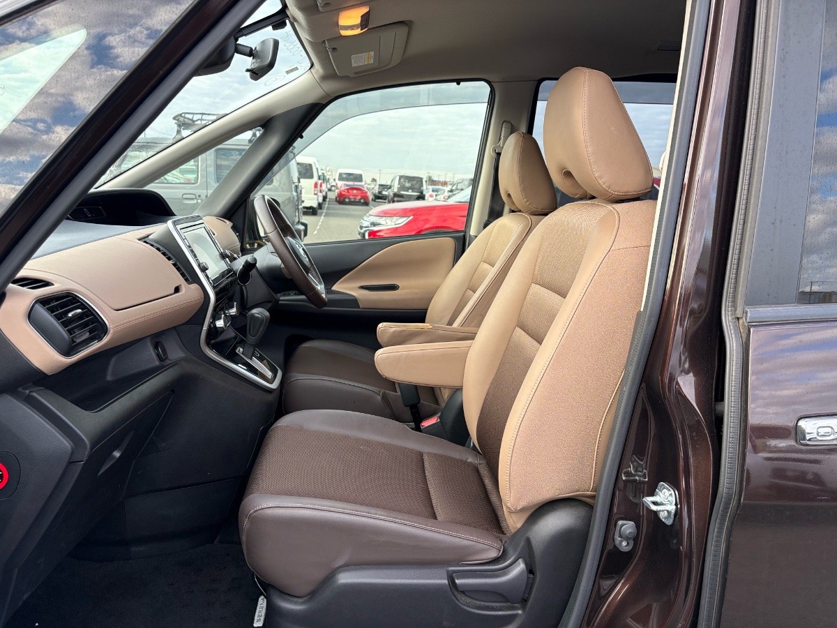 2016 Nissan Serena thumbnail