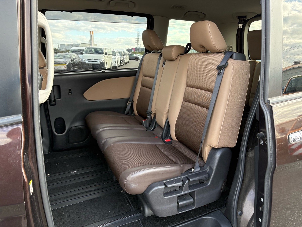 2016 Nissan Serena thumbnail