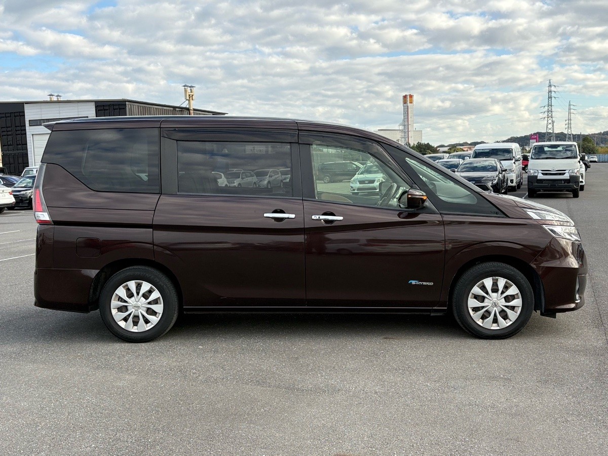 2016 Nissan Serena thumbnail