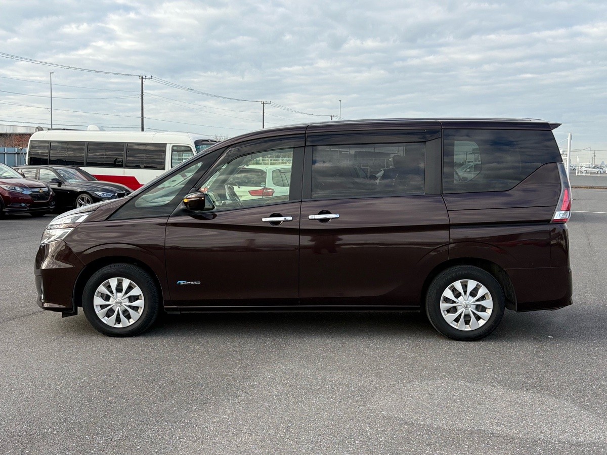 2016 Nissan Serena thumbnail