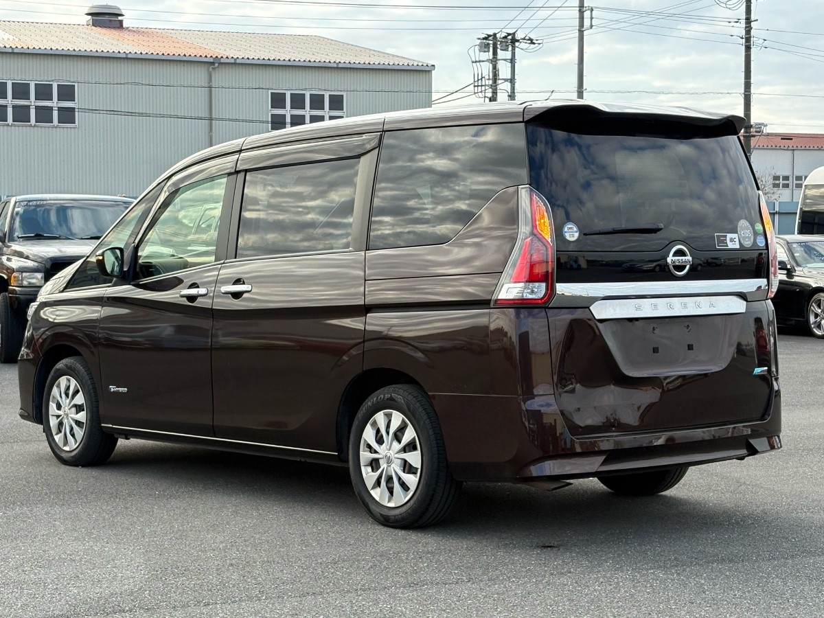 2016 Nissan Serena thumbnail