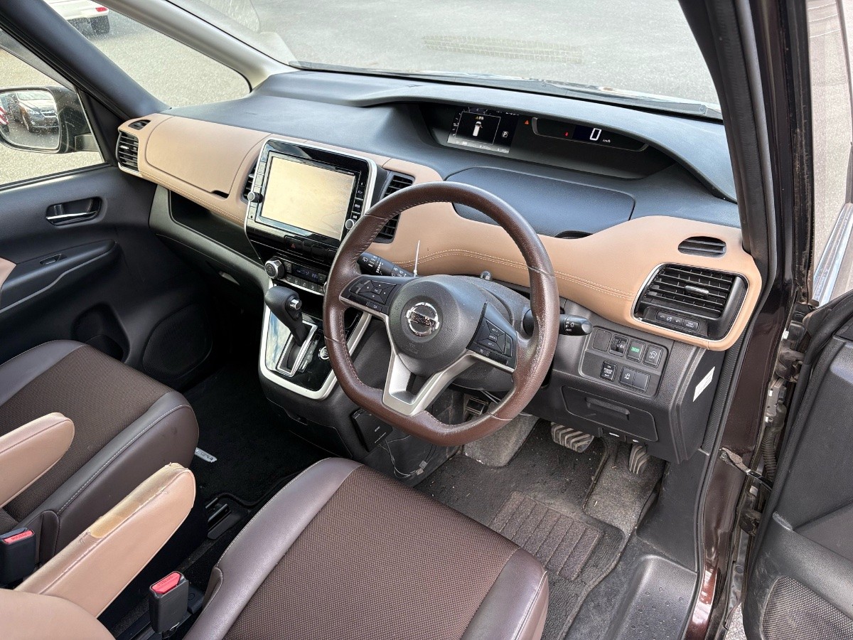 2016 Nissan Serena thumbnail