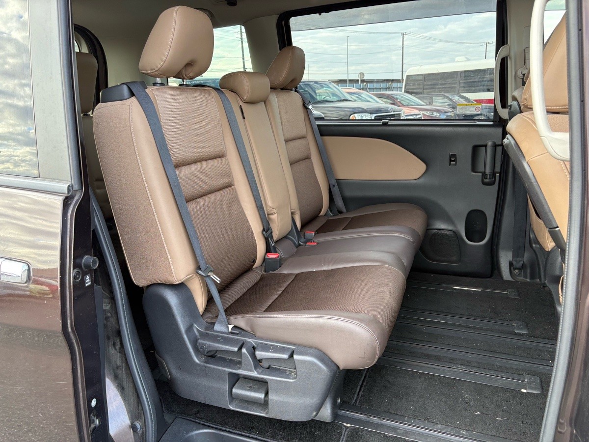 2016 Nissan Serena thumbnail