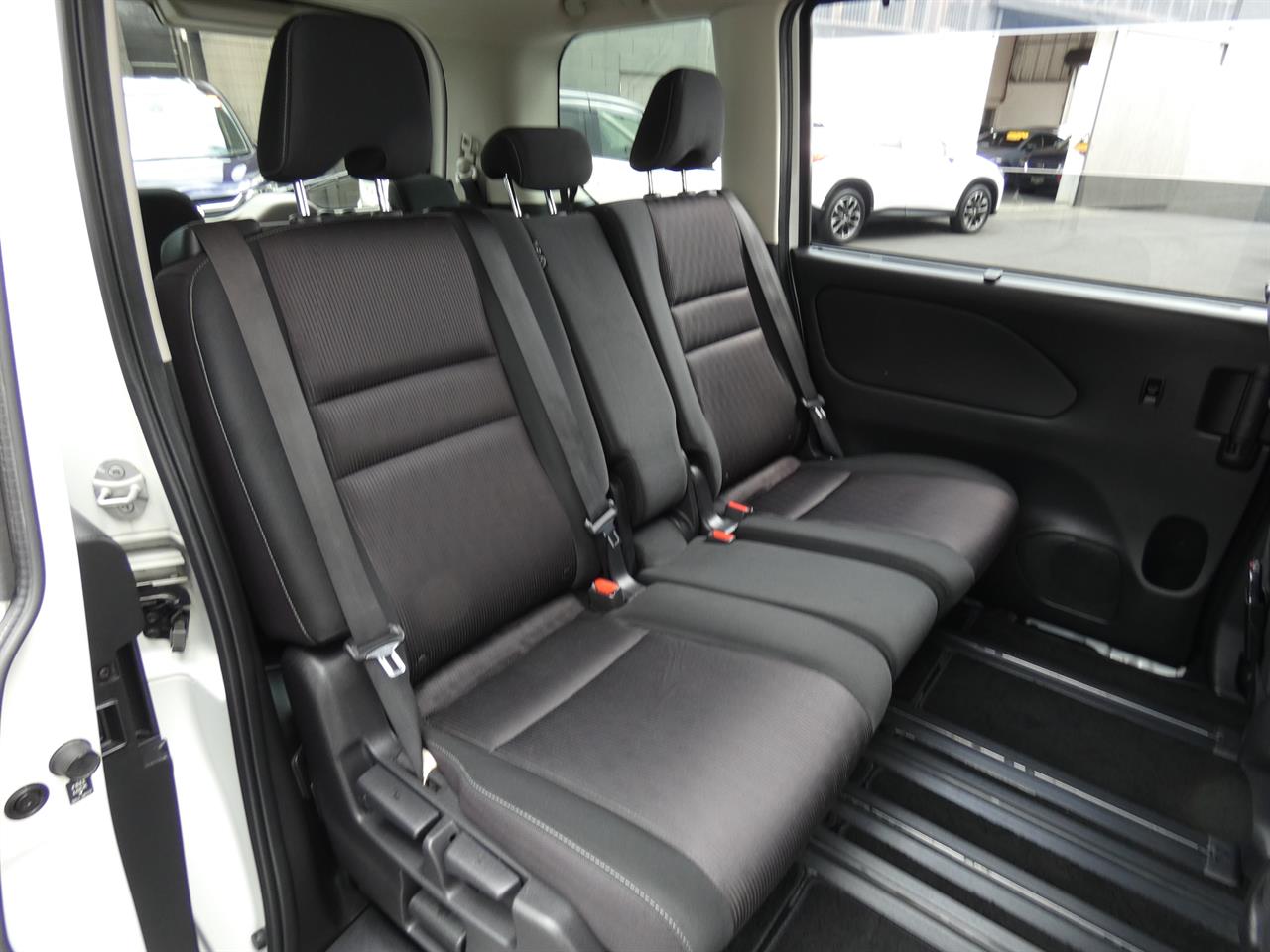 2018 Nissan SERENA thumbnail