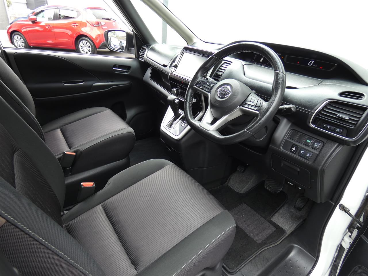 2018 Nissan SERENA thumbnail