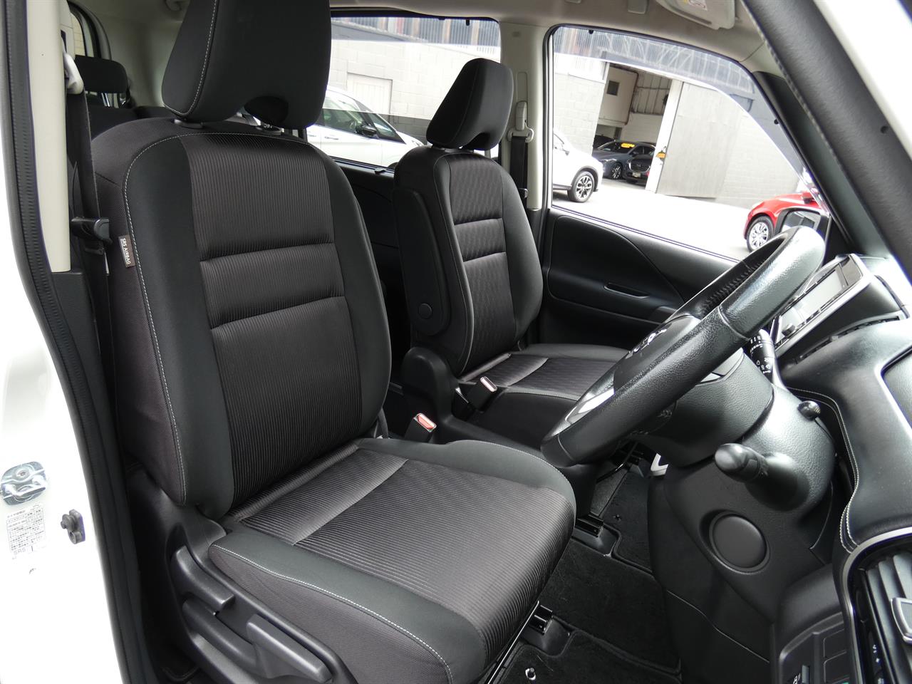 2018 Nissan SERENA thumbnail