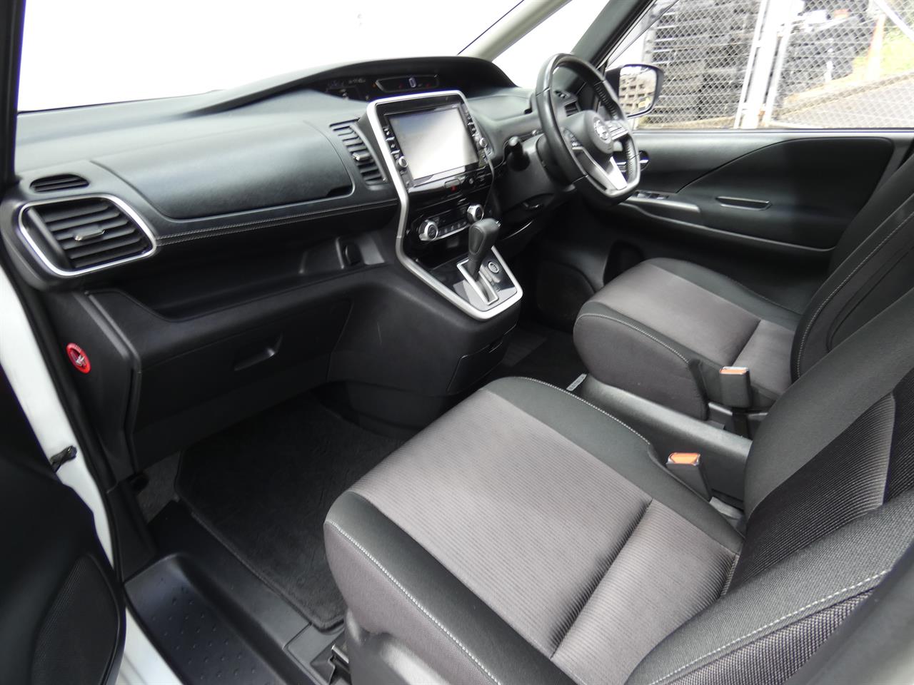 2018 Nissan SERENA thumbnail