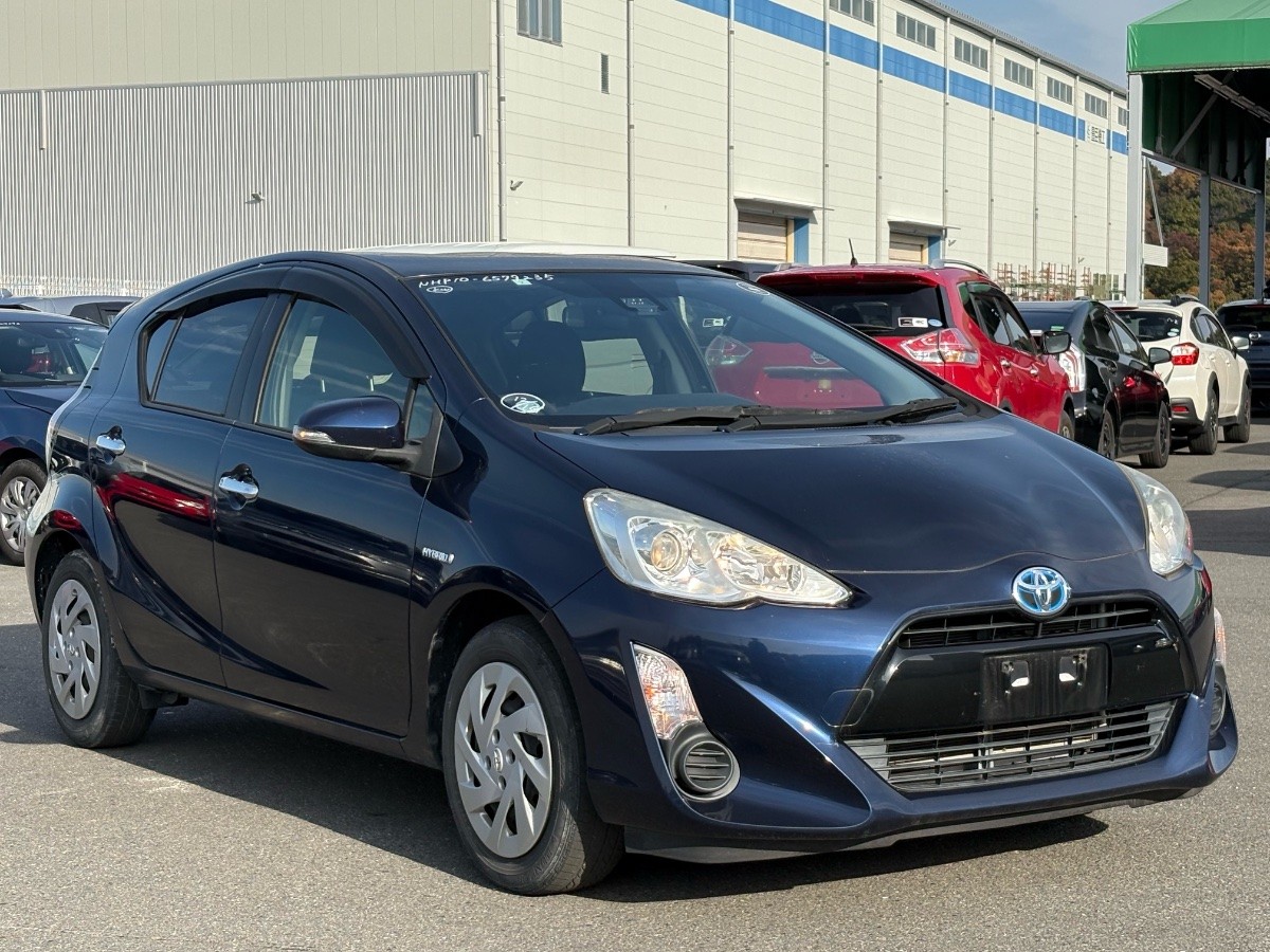 2017 Toyota Aqua thumbnail