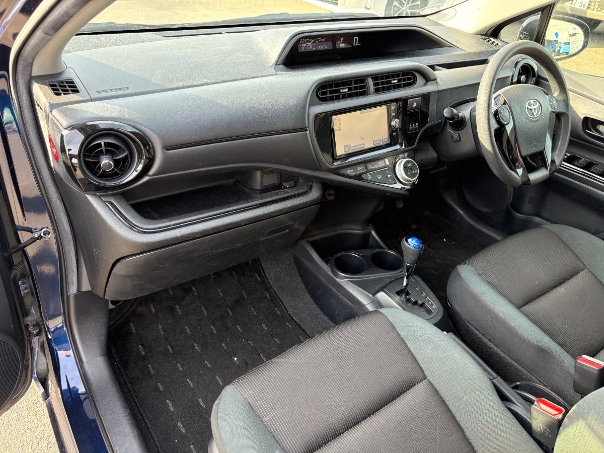 2017 Toyota Aqua thumbnail