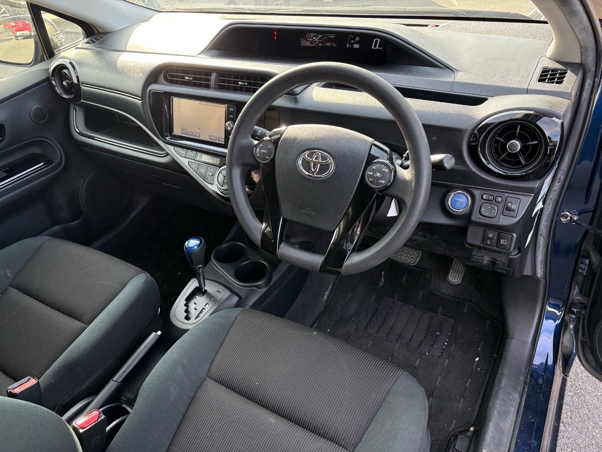 2017 Toyota Aqua thumbnail