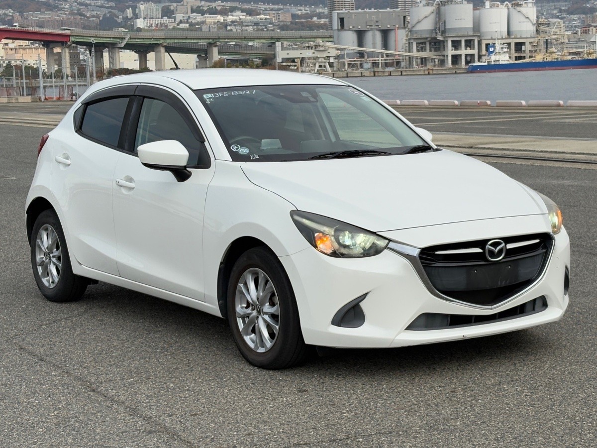 2015 Mazda Demio thumbnail