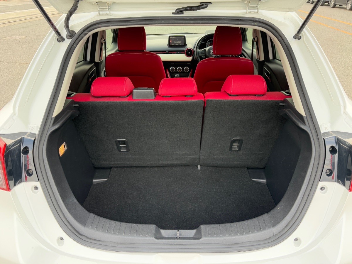 2015 Mazda Demio thumbnail