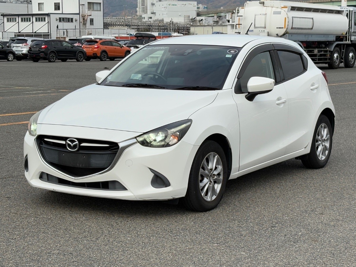2015 Mazda Demio thumbnail