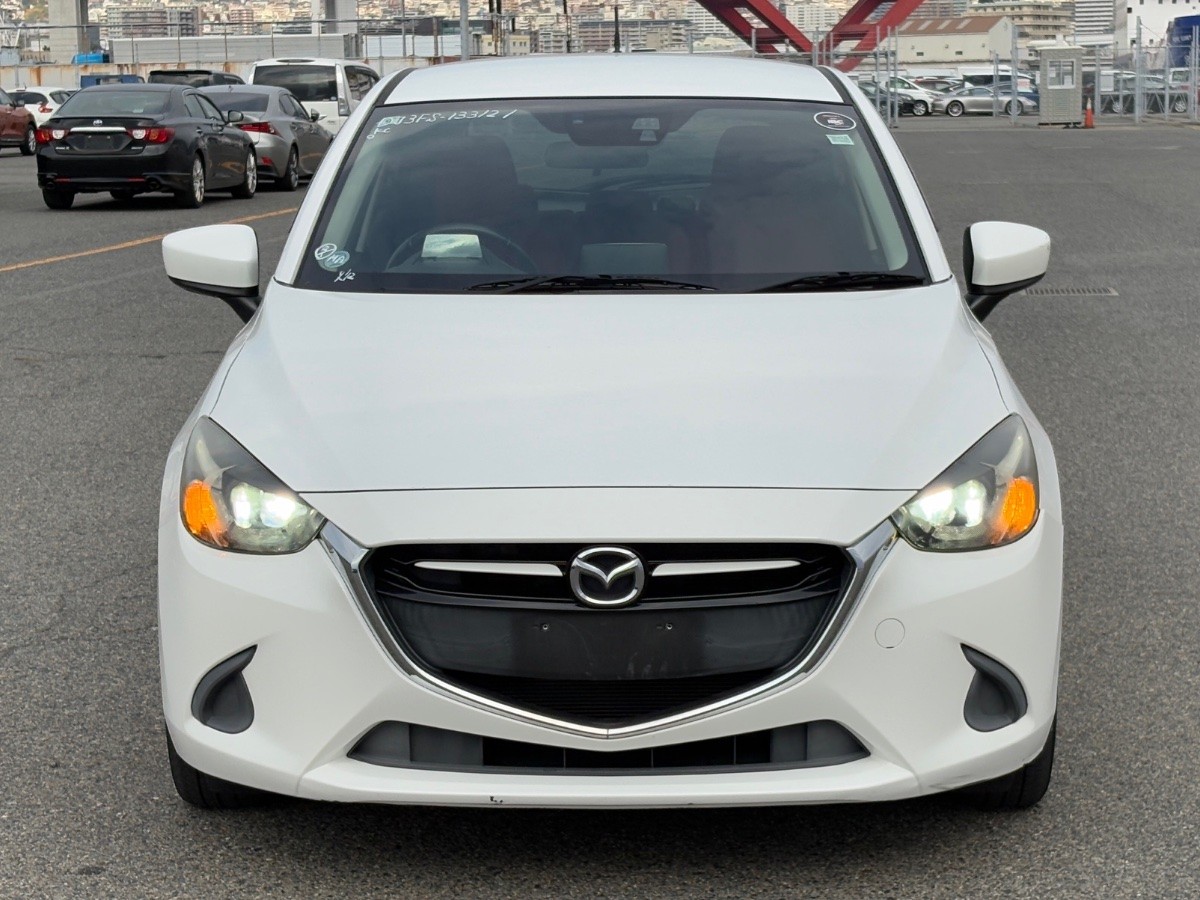 2015 Mazda Demio thumbnail