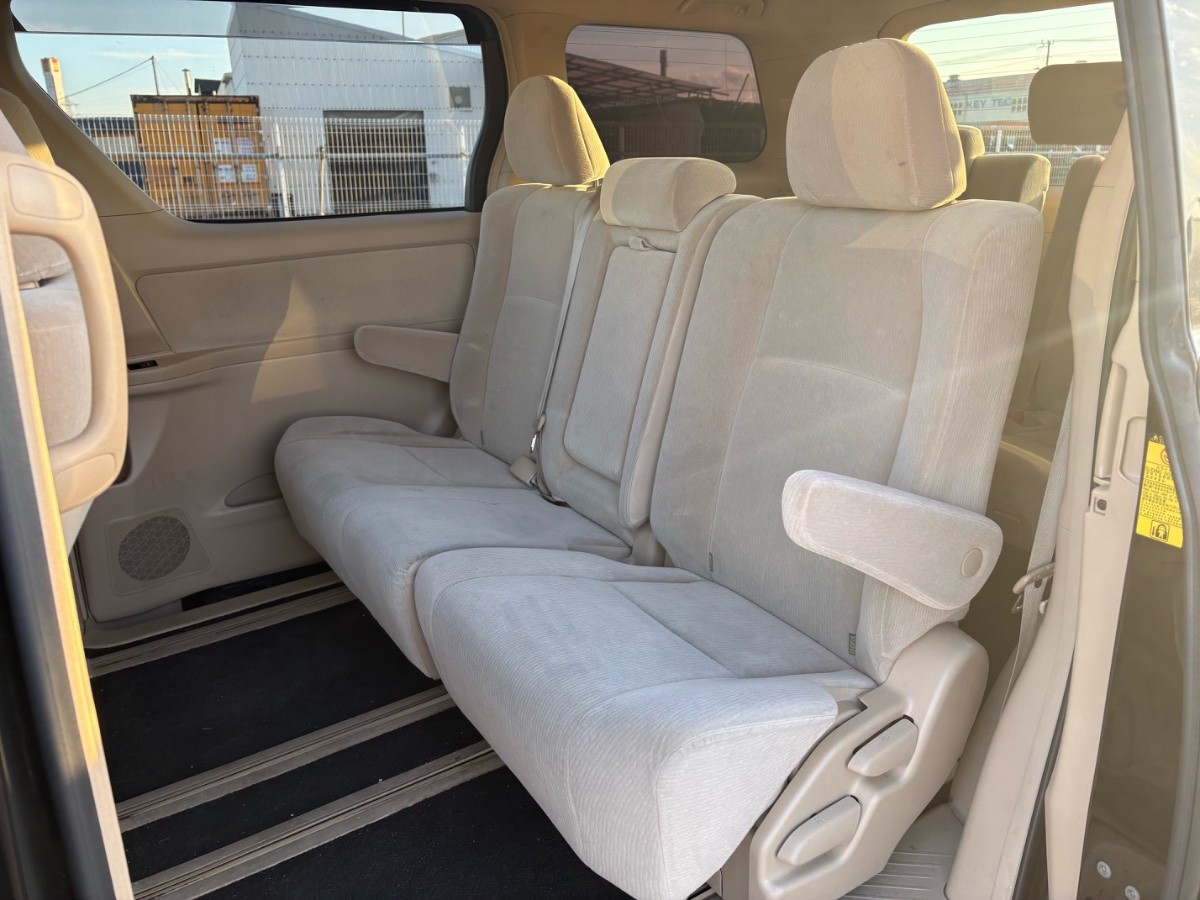 2012 Toyota Vellfire thumbnail