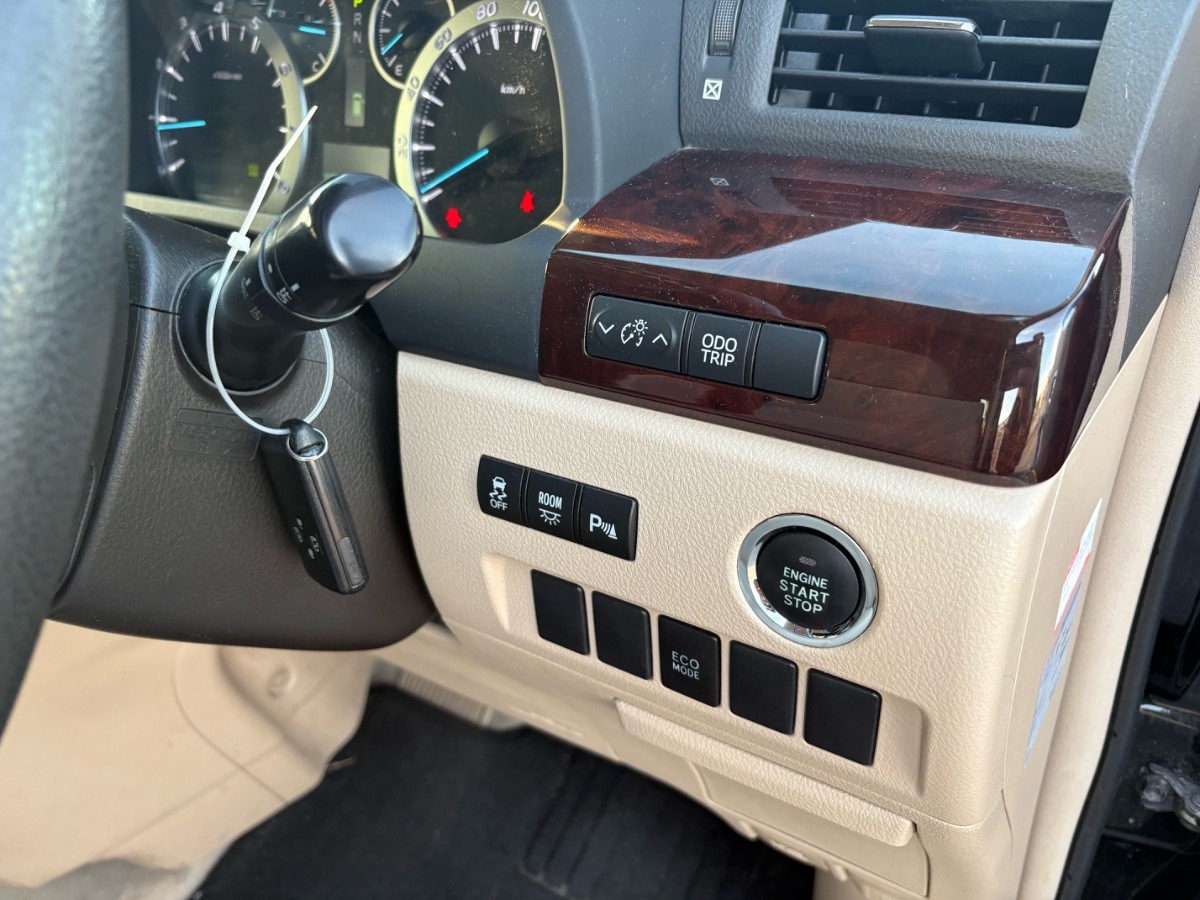 2012 Toyota Vellfire thumbnail