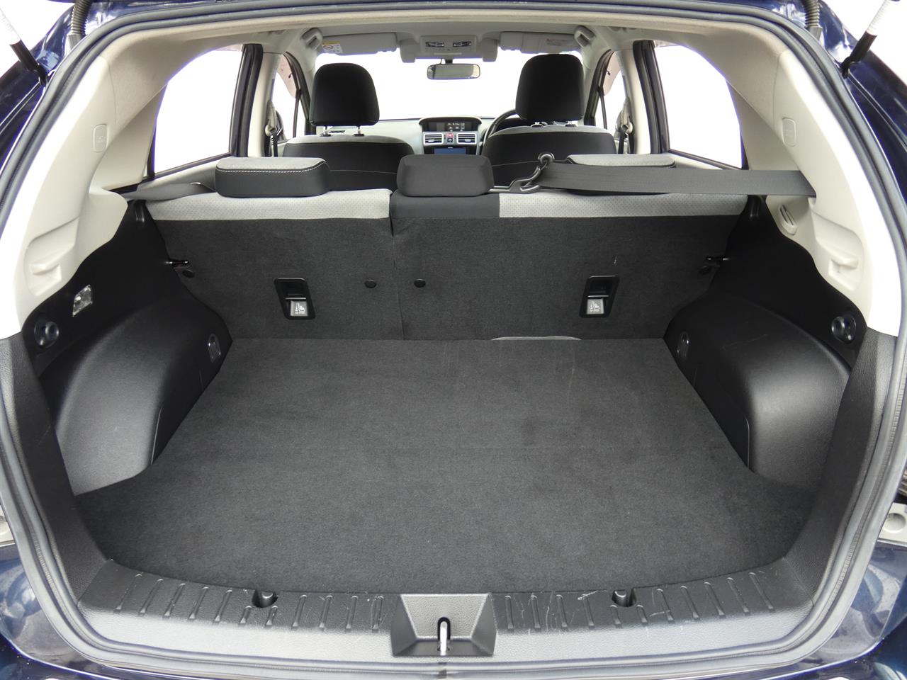 2016 Subaru XV thumbnail