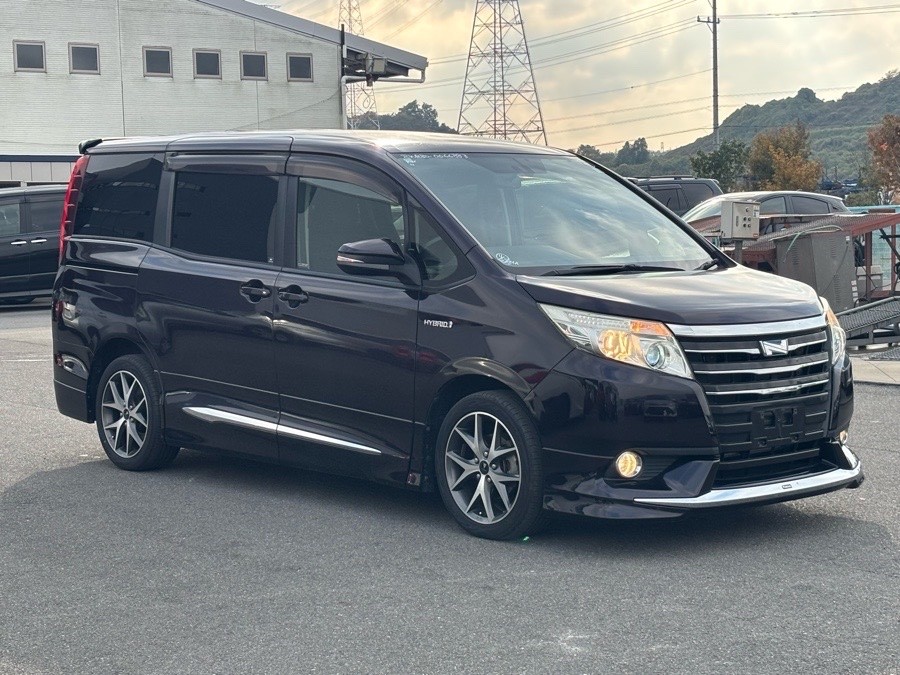 2014 Toyota Noah thumbnail