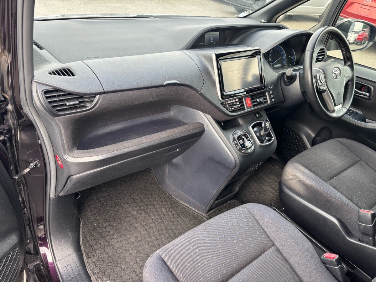 2014 Toyota Noah thumbnail