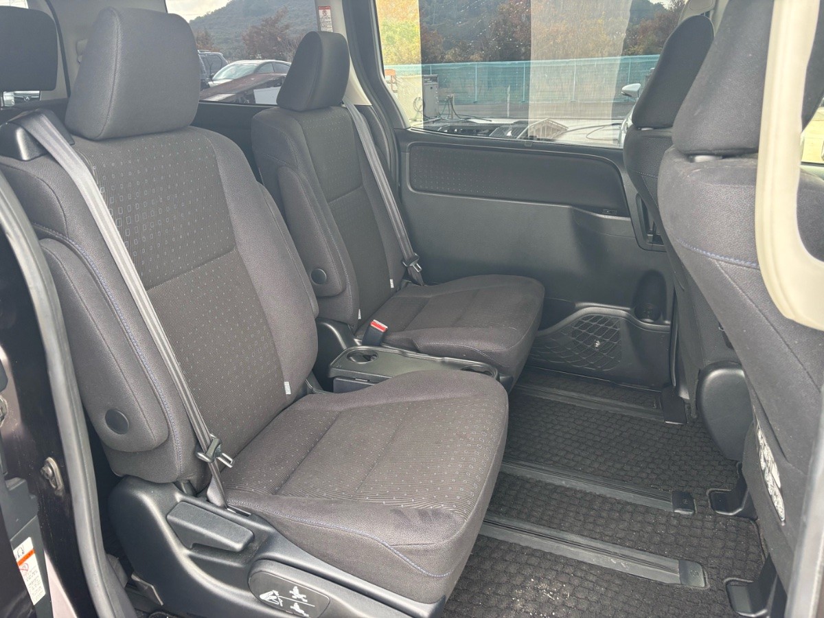 2014 Toyota Noah thumbnail