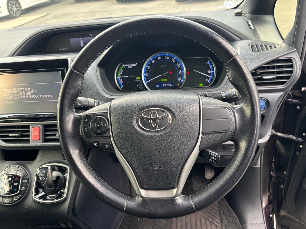 2014 Toyota Noah thumbnail