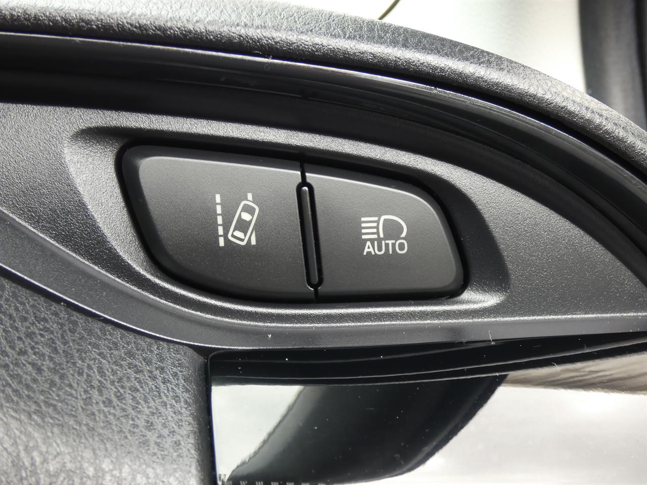 2017 Toyota VITZ thumbnail