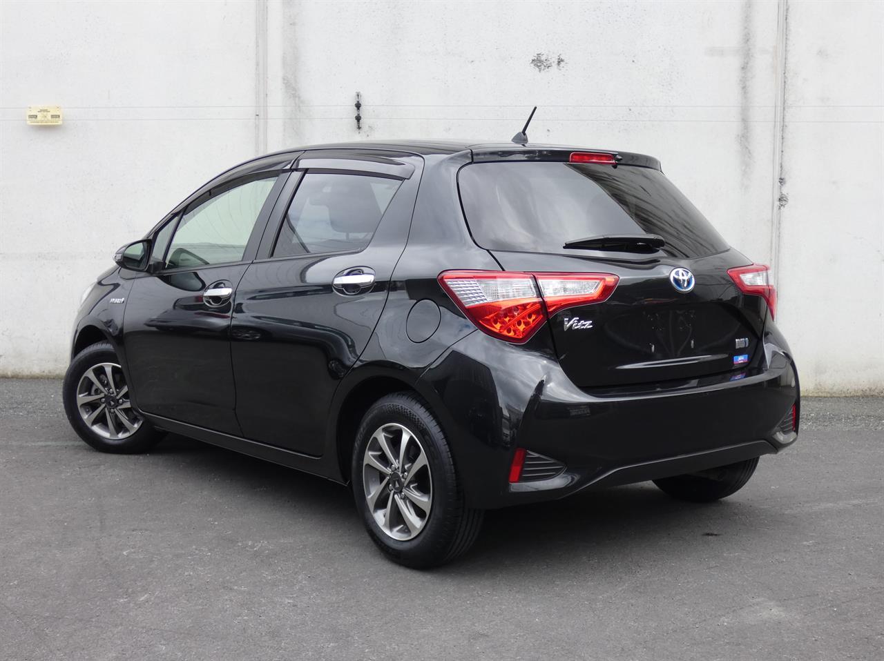2017 Toyota VITZ thumbnail