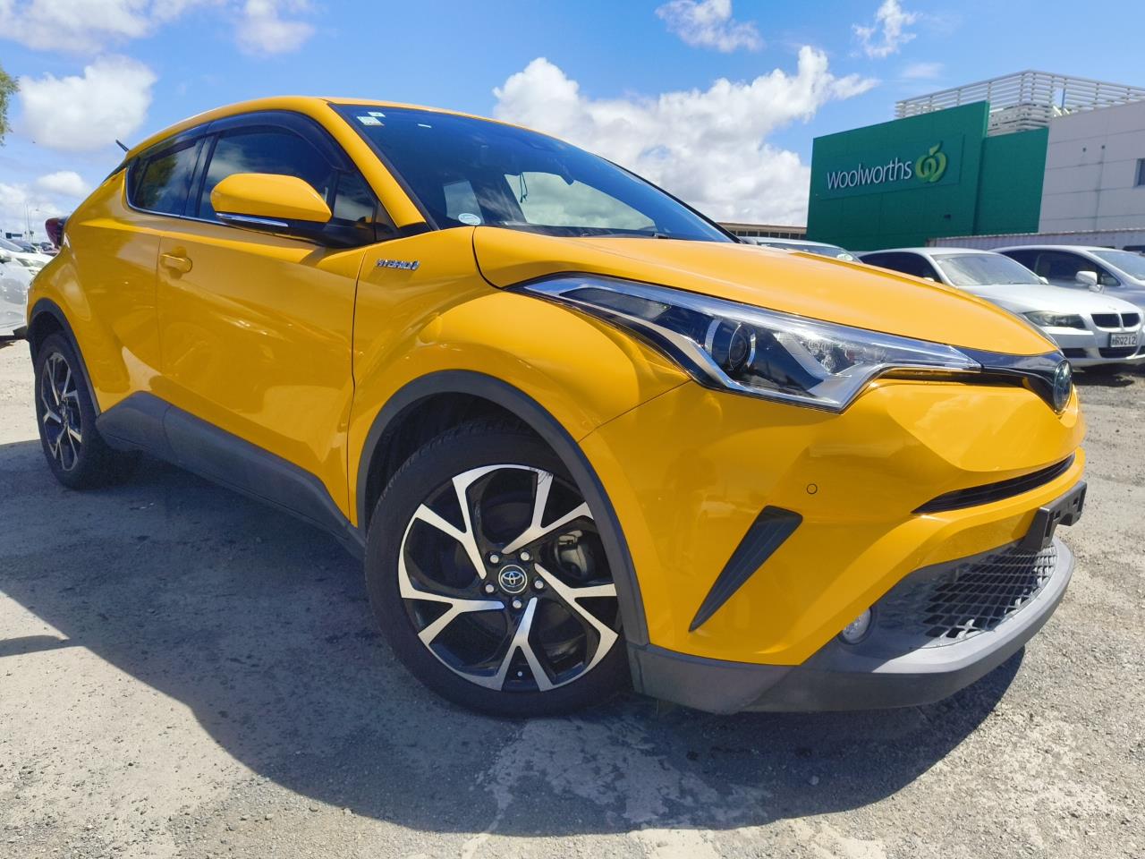 2017 Toyota C-HR thumbnail