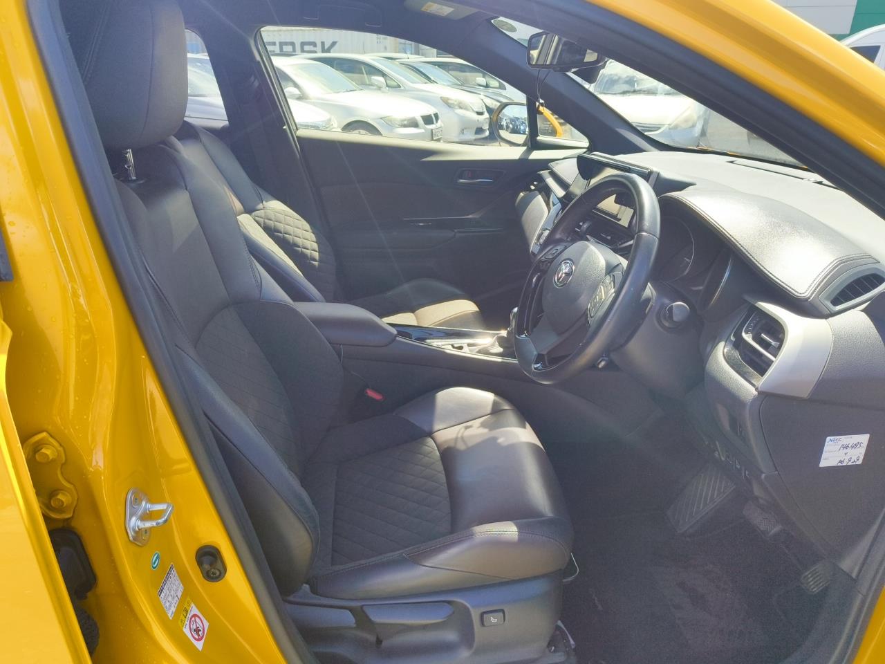 2017 Toyota C-HR thumbnail