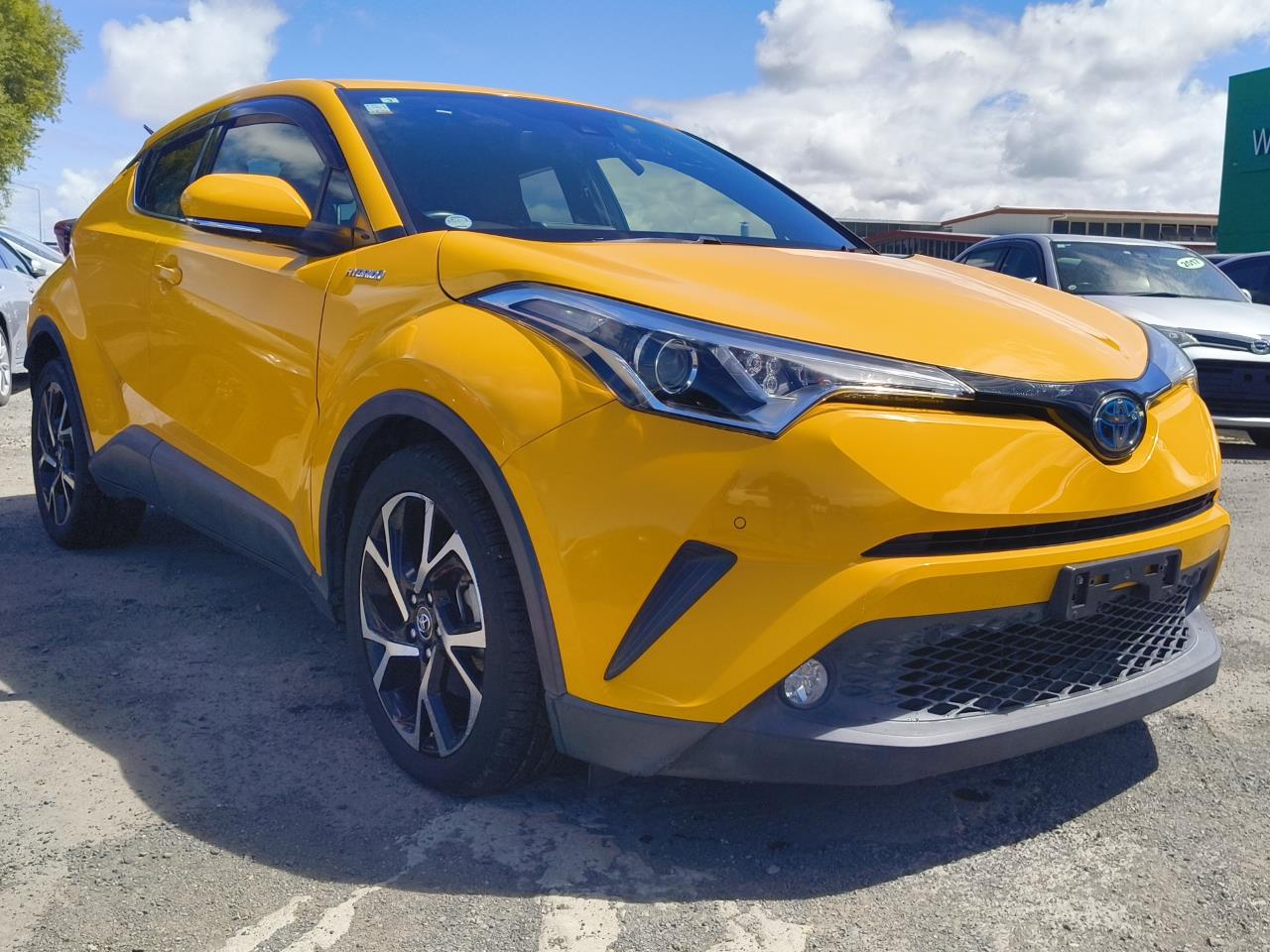 2017 Toyota C-HR thumbnail