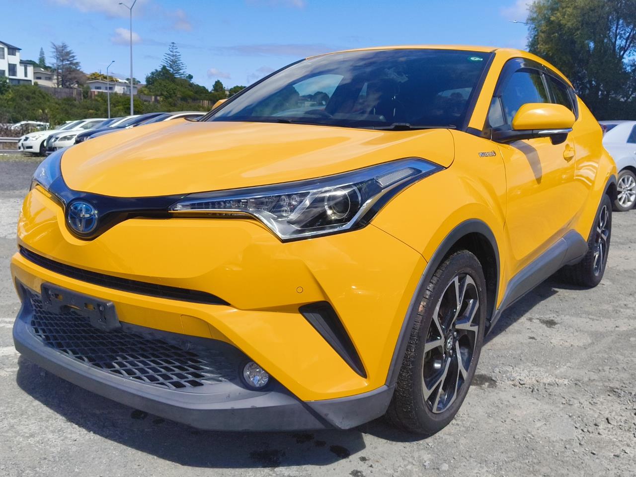 2017 Toyota C-HR thumbnail