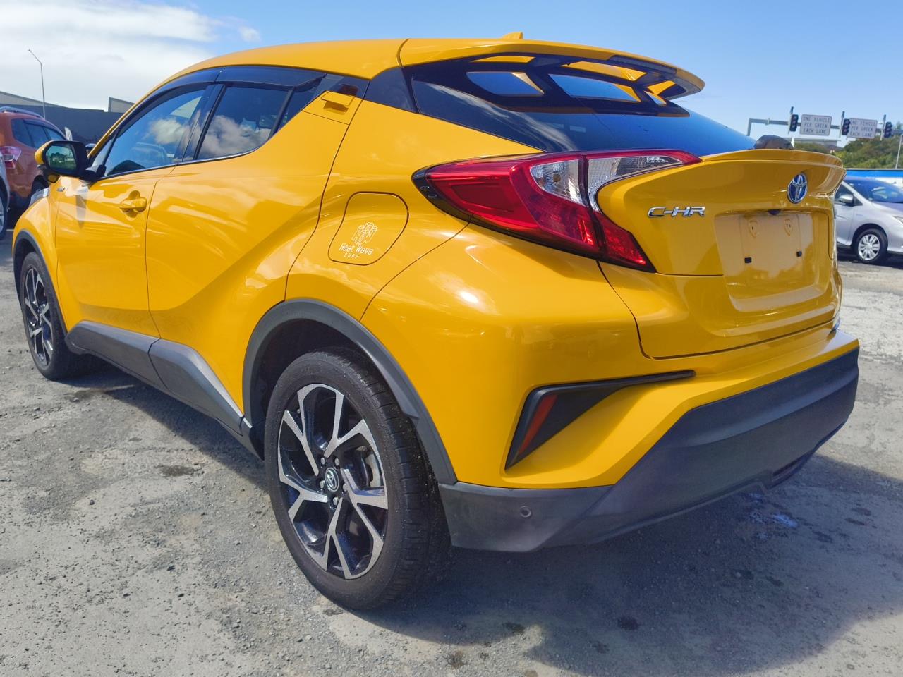 2017 Toyota C-HR thumbnail
