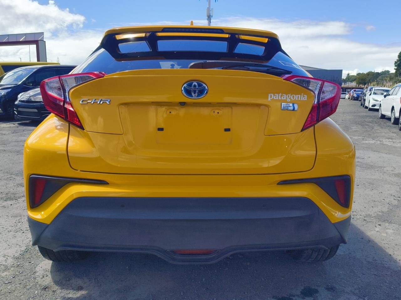2017 Toyota C-HR thumbnail