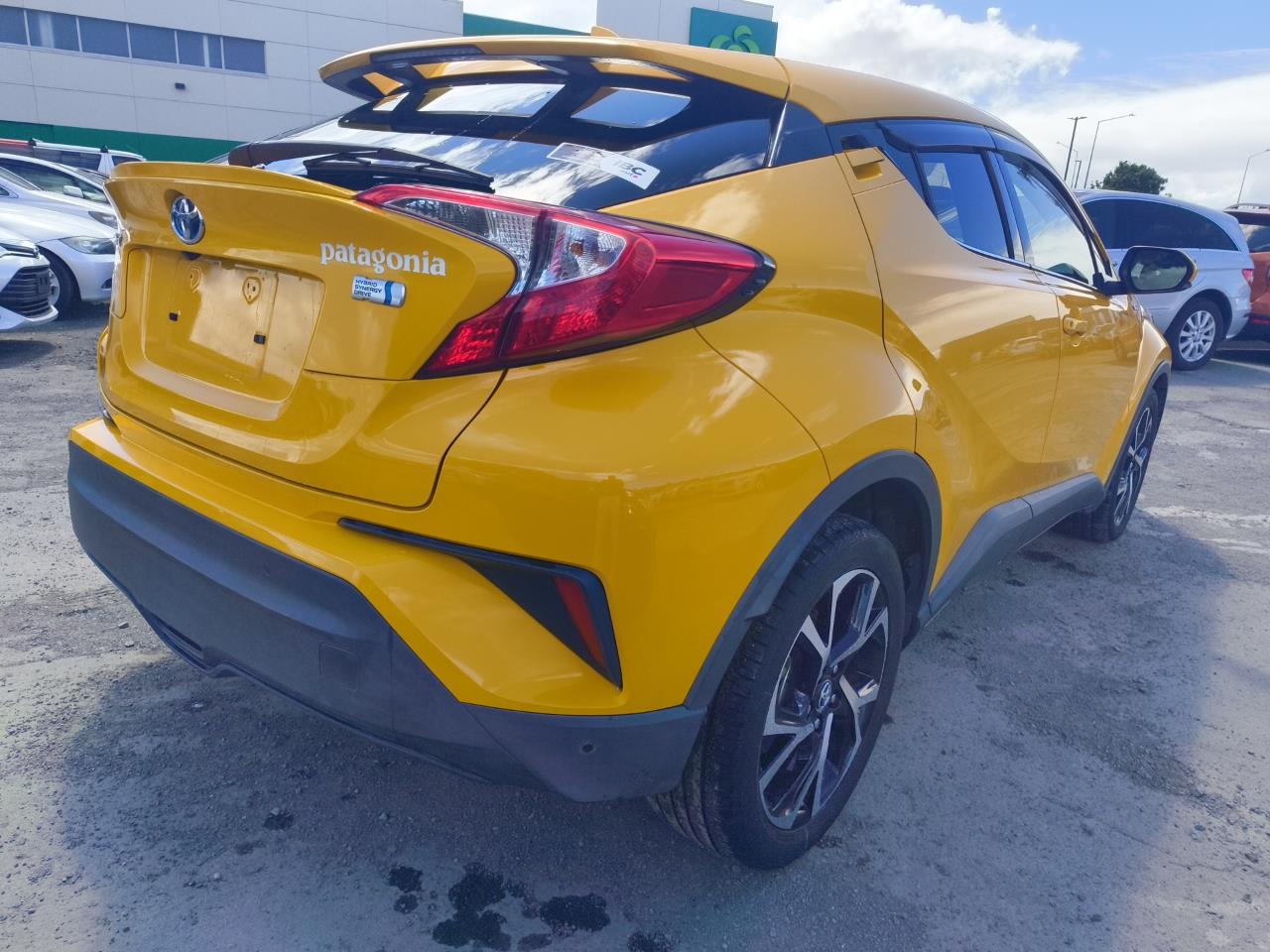 2017 Toyota C-HR thumbnail