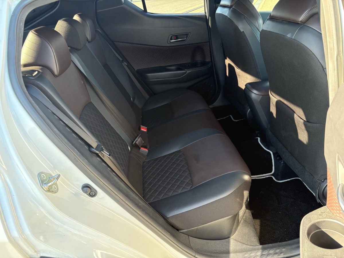 2018 Toyota C-HR thumbnail