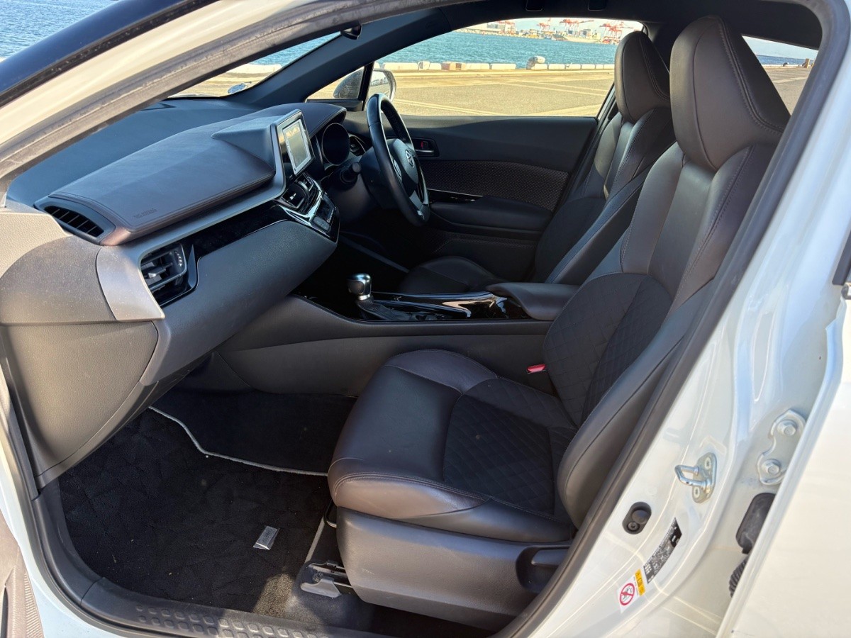 2018 Toyota C-HR thumbnail