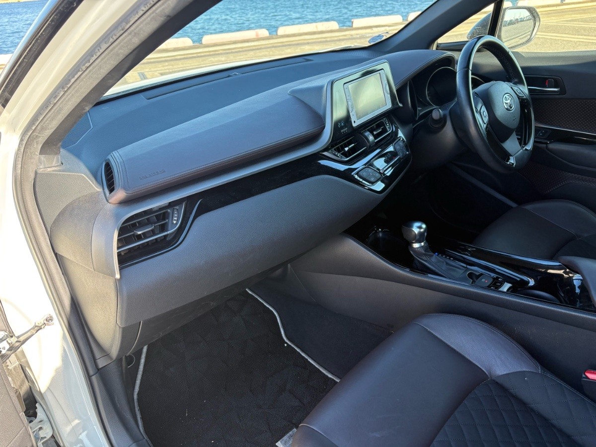 2018 Toyota C-HR thumbnail