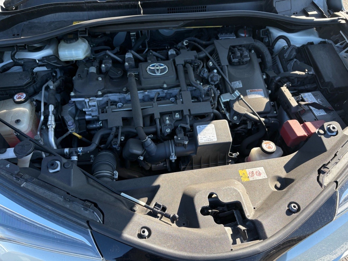 2018 Toyota C-HR thumbnail