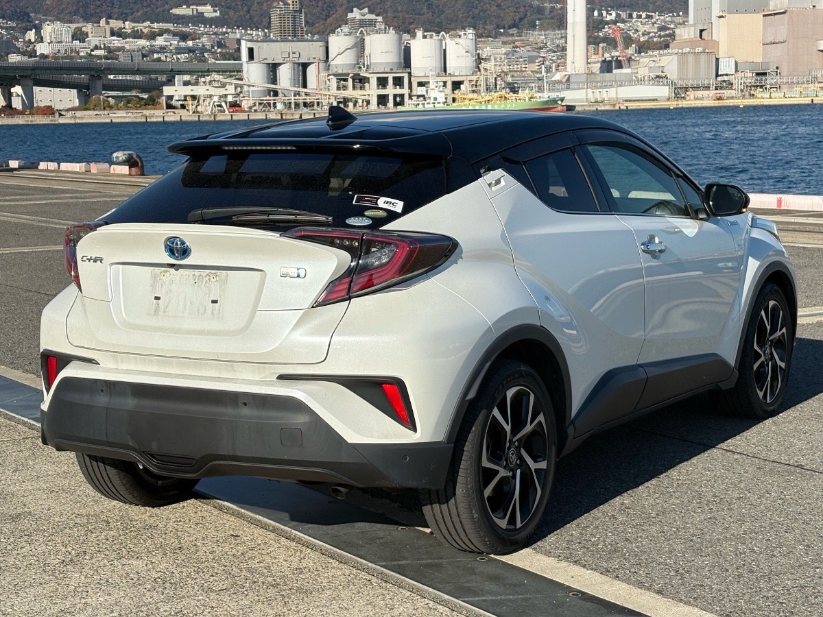 2018 Toyota C-HR thumbnail