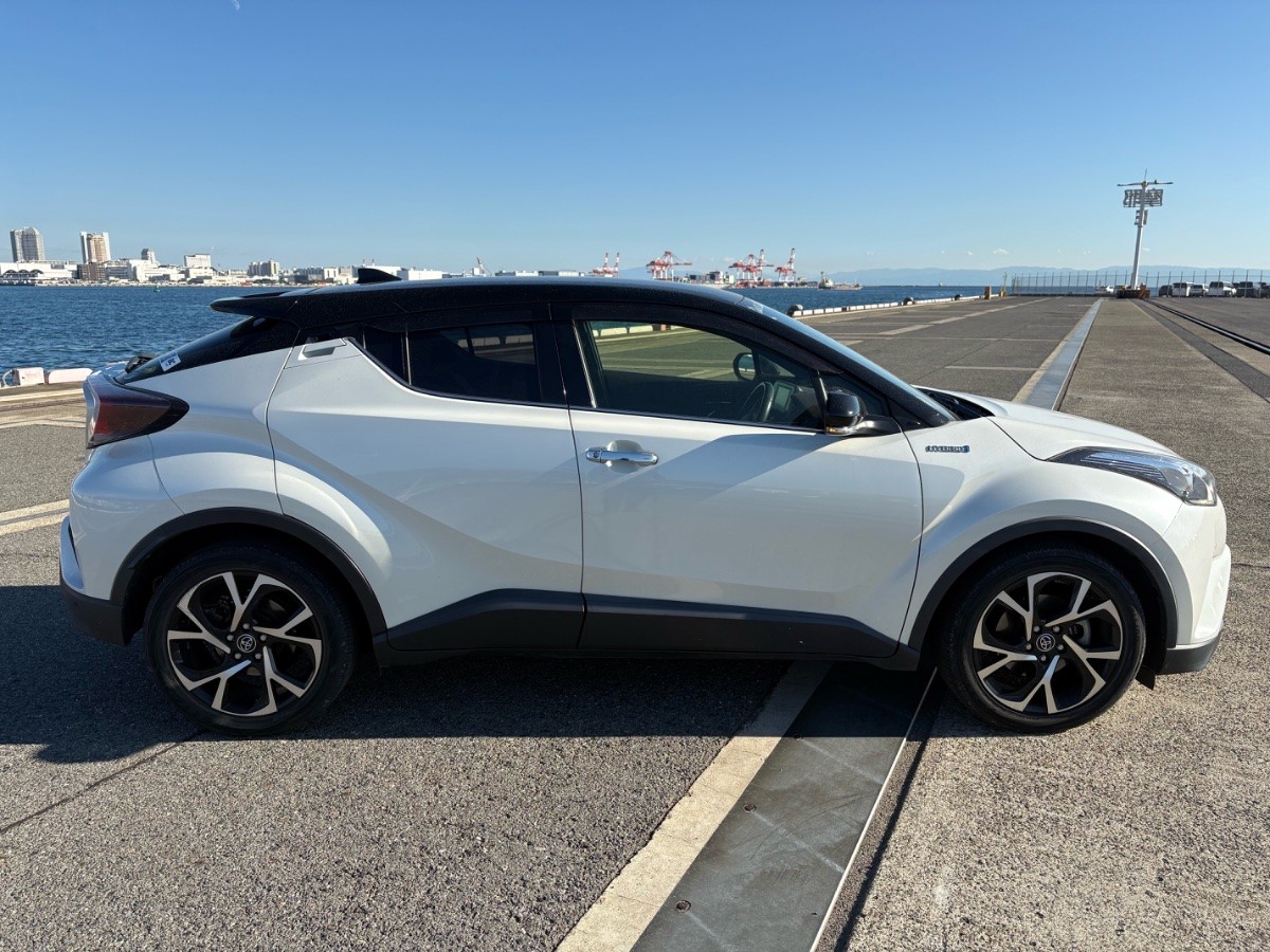 2018 Toyota C-HR thumbnail