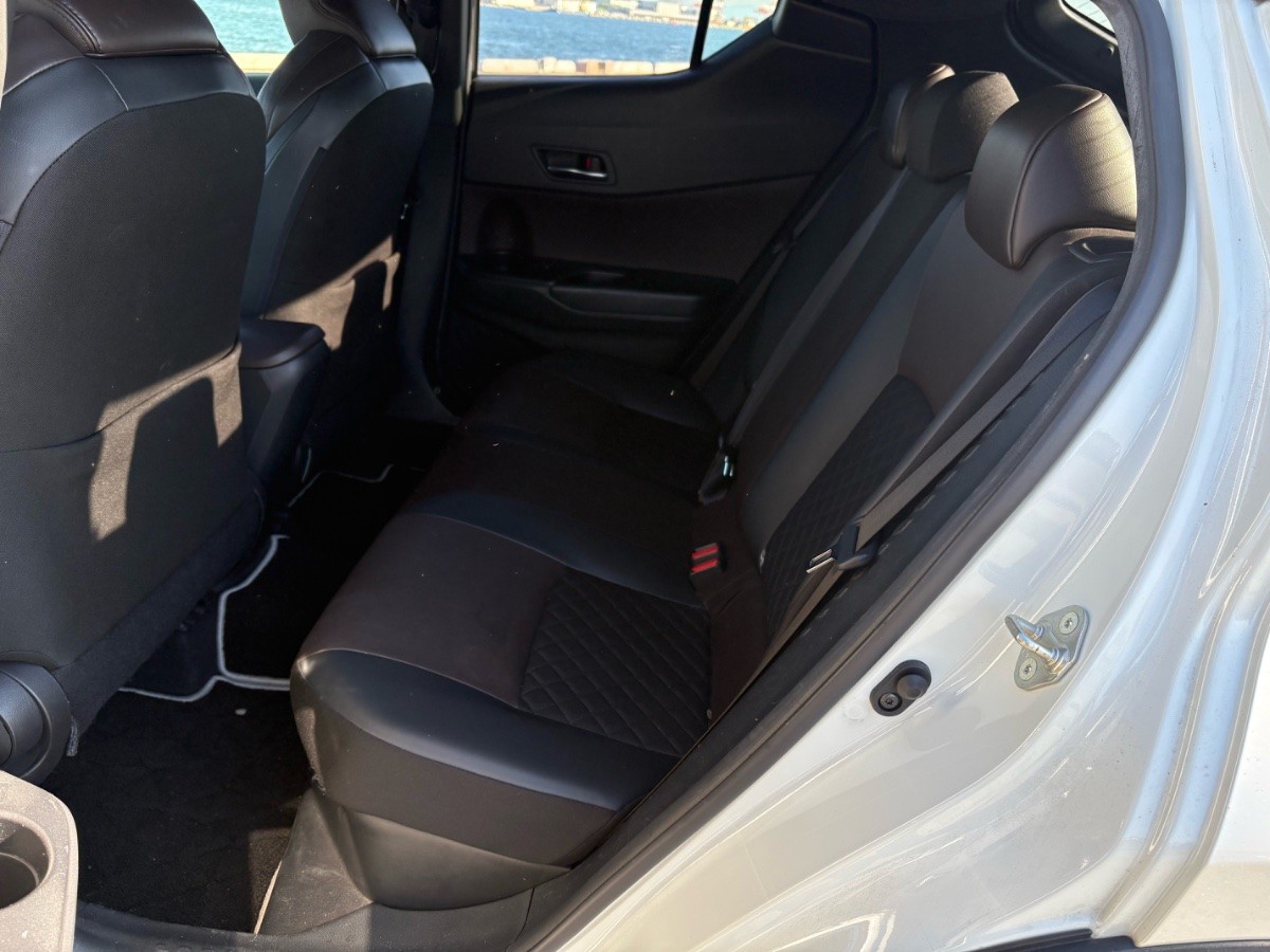 2018 Toyota C-HR thumbnail