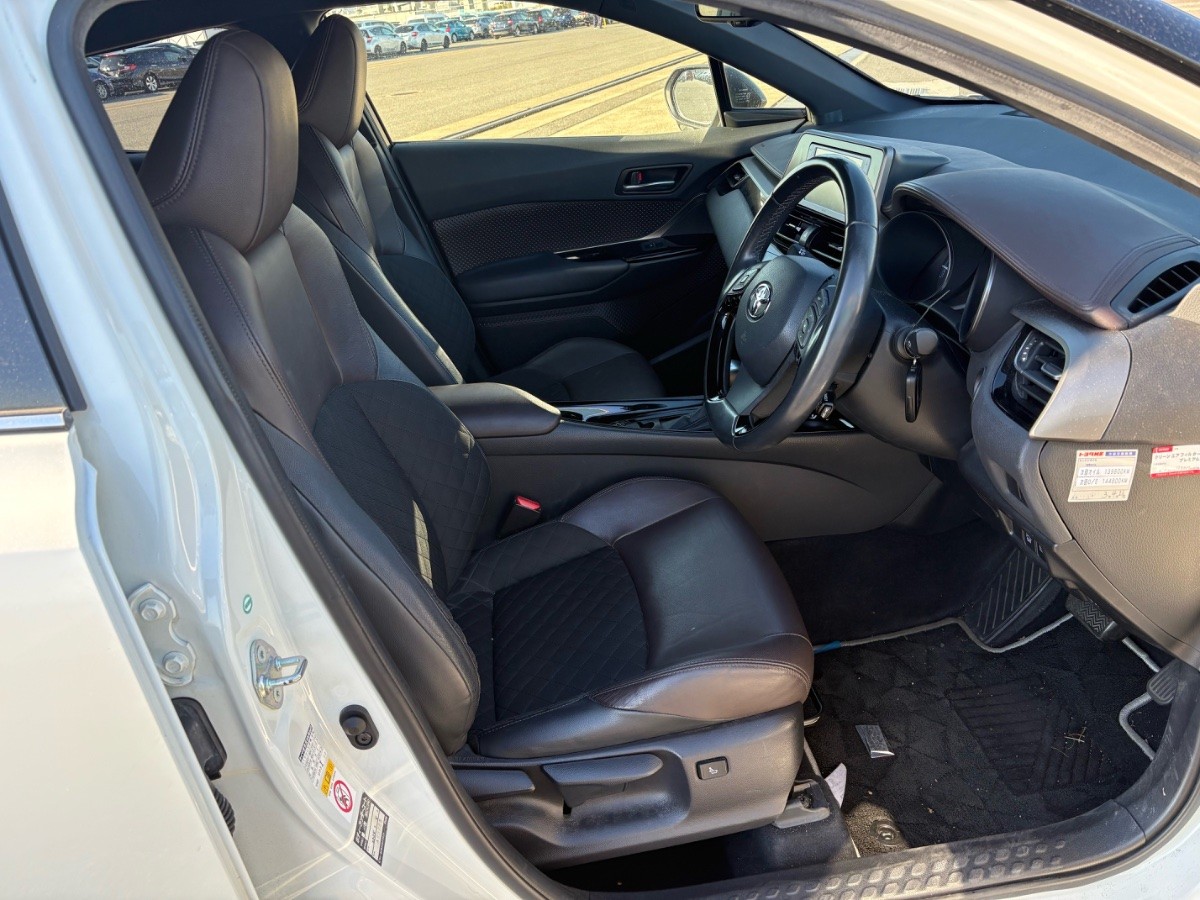 2018 Toyota C-HR thumbnail