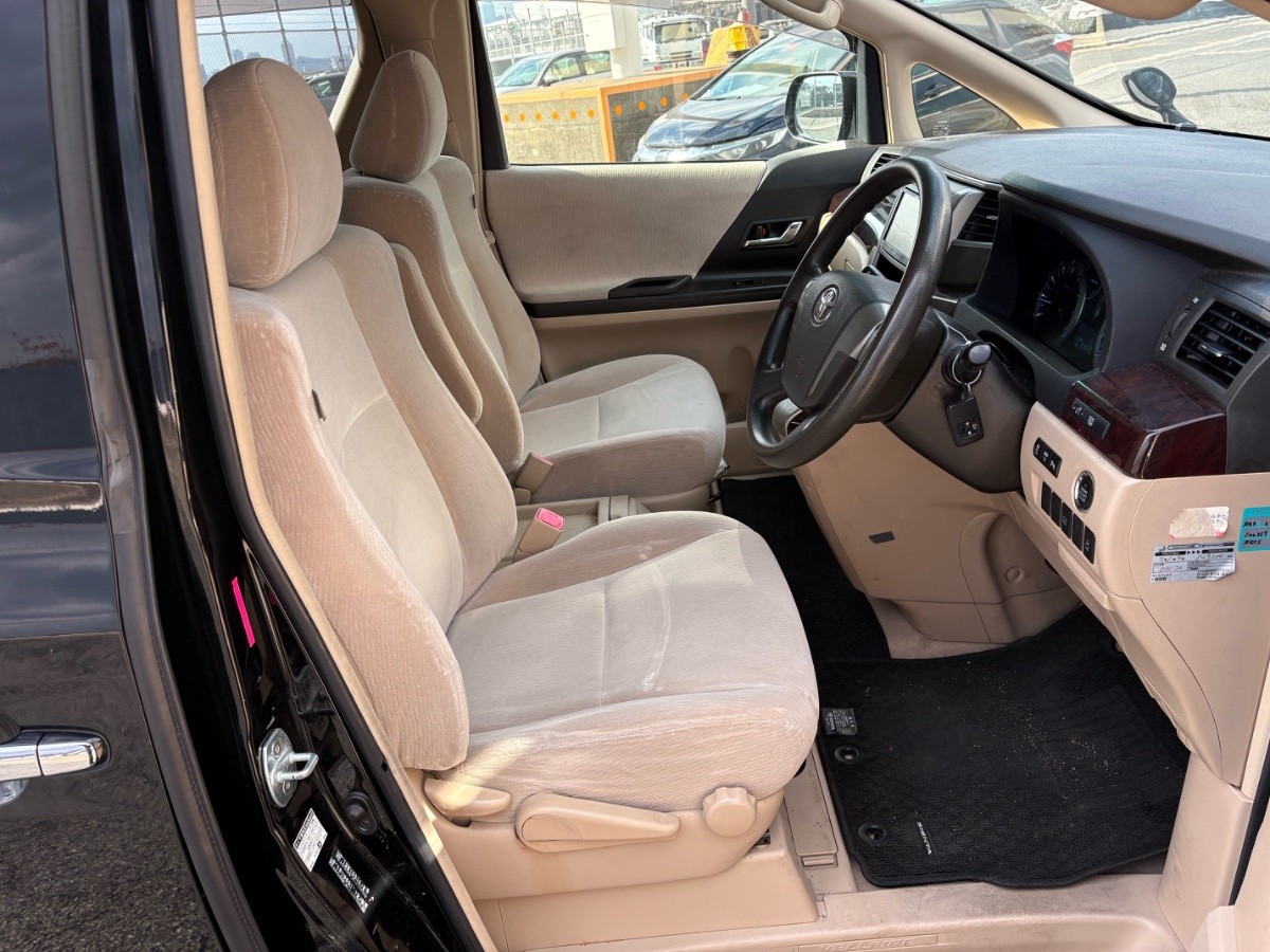 2013 Toyota Vellfire thumbnail